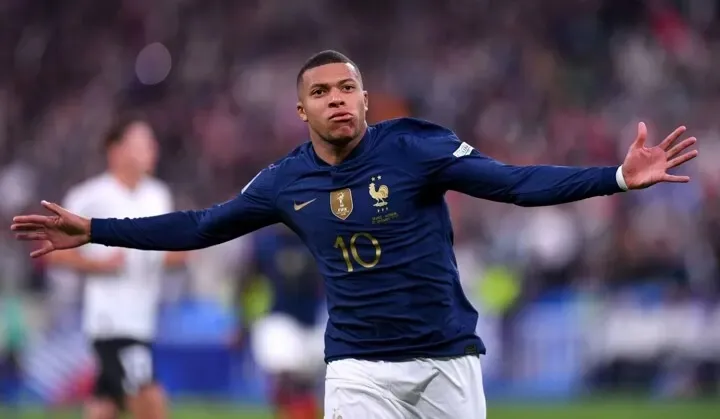 Didier Deschamps cầu xin PSG để Kylian Mbappe nghỉ ngơi trước thềm World Cup vào tháng 11 ảnh 2