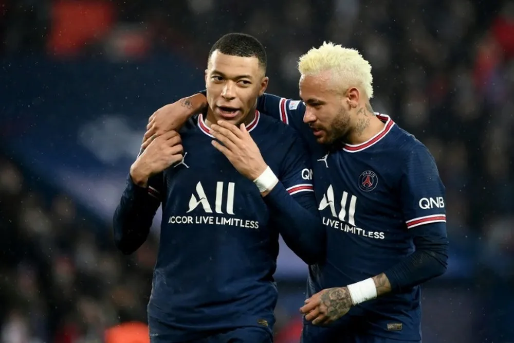 Kylian Mbappe và Neymar trở thành đối thủ của nhau trong phòng thay quần áo PSG