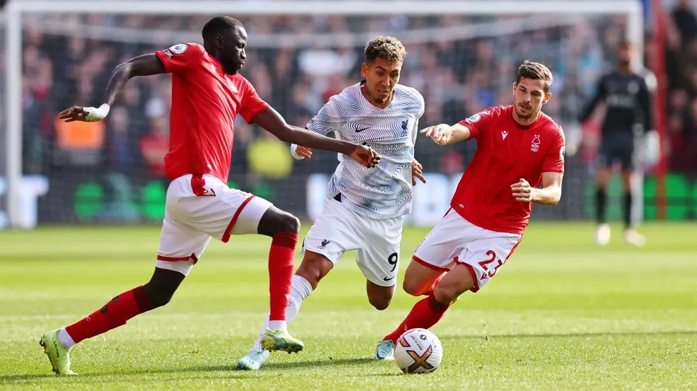 Người cũ Awoniyi ghi bàn, Liverpool phơi áo trên sân Nottingham Forest ảnh 2