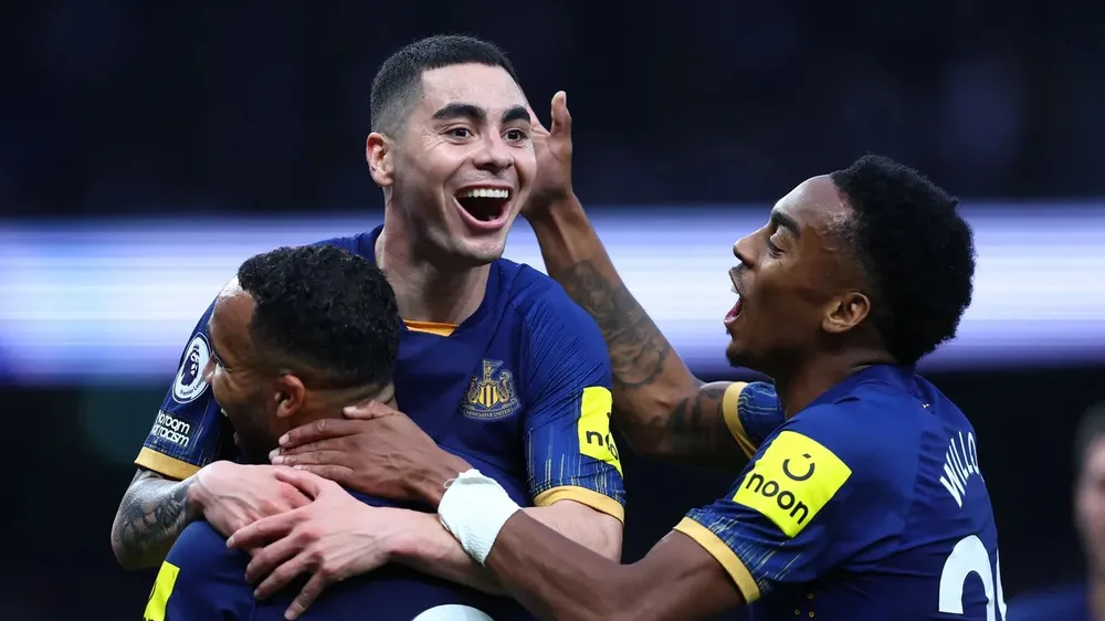 Hugo Lloris tặng quà, Newcastle quật ngã Tottenham ảnh 3