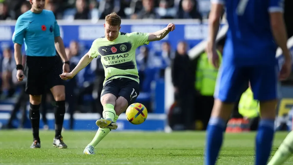 Vắng Haaland, De Bruyne nhấn chìm Bầy sói, đưa Man City lên đầu bảng ảnh 3