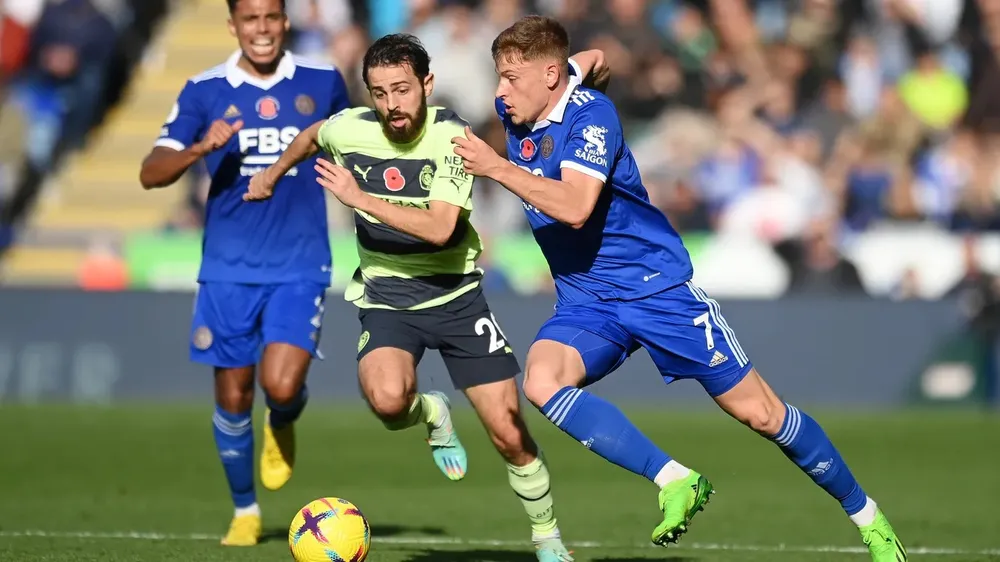 Vắng Haaland, De Bruyne nhấn chìm Bầy sói, đưa Man City lên đầu bảng ảnh 1