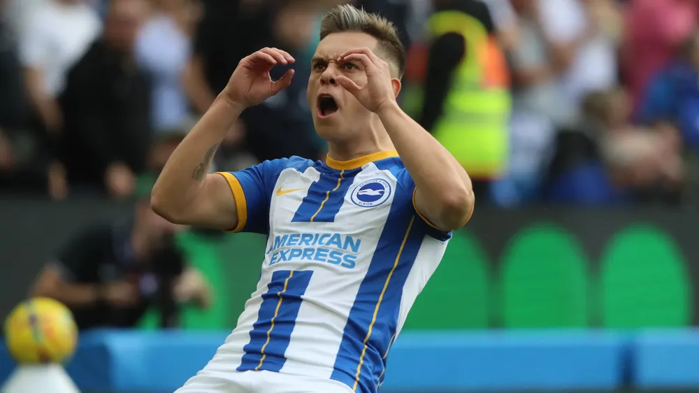 Leandro Trossard ăn mừng bàn thắng mở tỷ số