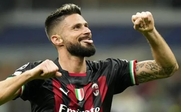 Oliver Giroud mửng bàn thắng