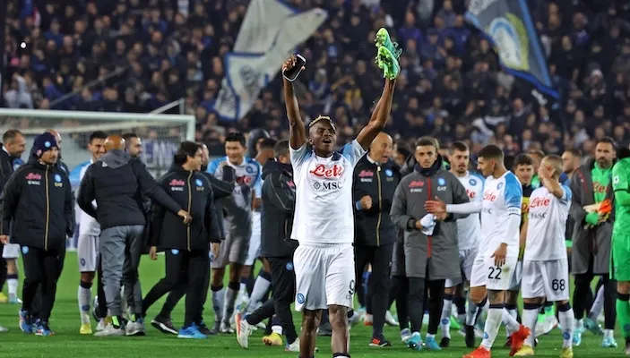 Napoli ăn mừng chiến thắng Empoli