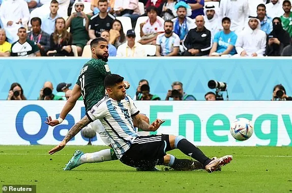 Messi ghi bàn nhưng Argentina thua ngược Saudi Arabia trong trận cầu chấn động World Cup ảnh 2