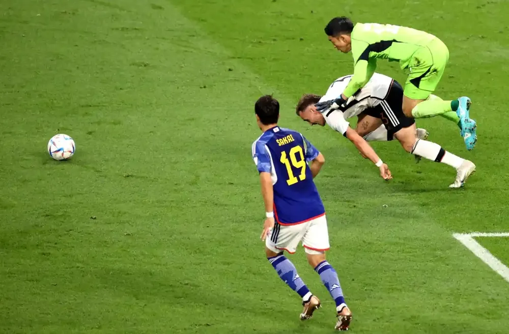 Asano ghi bàn, Samurai Xanh lật đổ Xe tăng Đức ảnh 2