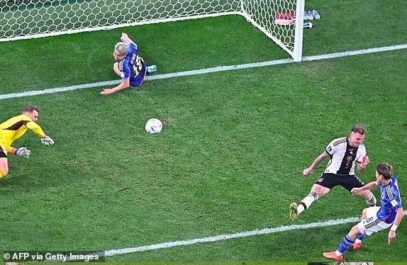 Asano ghi bàn, Samurai Xanh lật đổ Xe tăng Đức ảnh 4