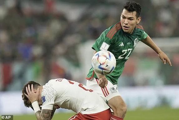 Lewandowski sút hỏng quả phạt đền khiến Ba Lan đánh rơi chiến thắng ảnh 4