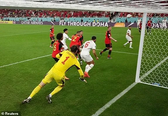 BỈ - MOROCCO 0-2: Courtois tặng quà, tuyển Bỉ ngã gục trước Hakim Ziyech ảnh 3