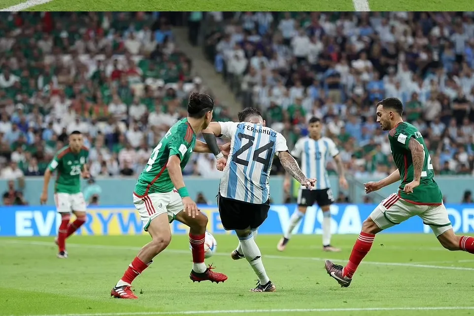 Argentina – Mexico 2-0: Messi giải cứu gã khổng lồ Nam Mỹ, Enzo Fernandez góp công bằng siêu phẩm ảnh 3