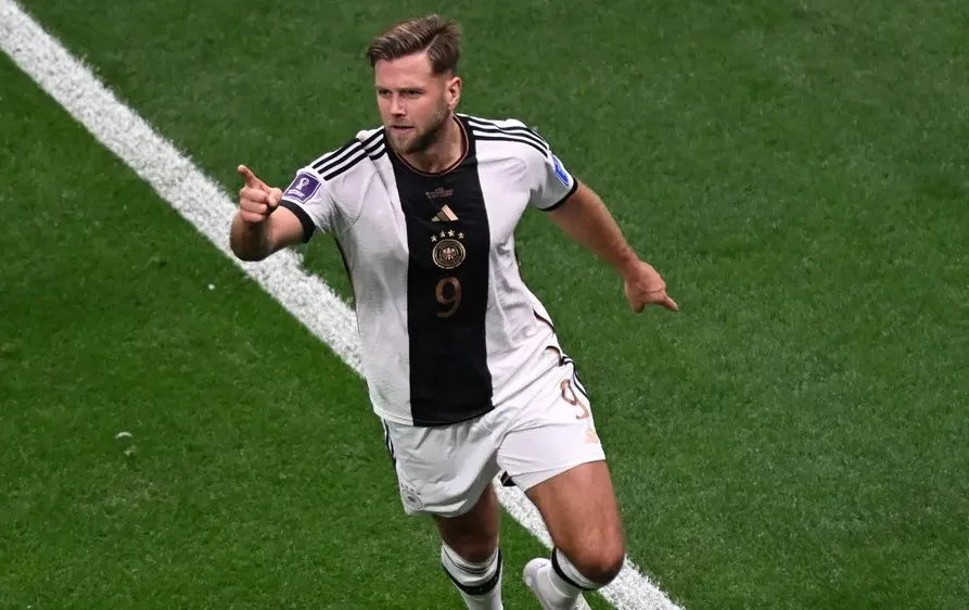 Niclas Fulkrug ghi bàn vào lưới Tây Ban Nha