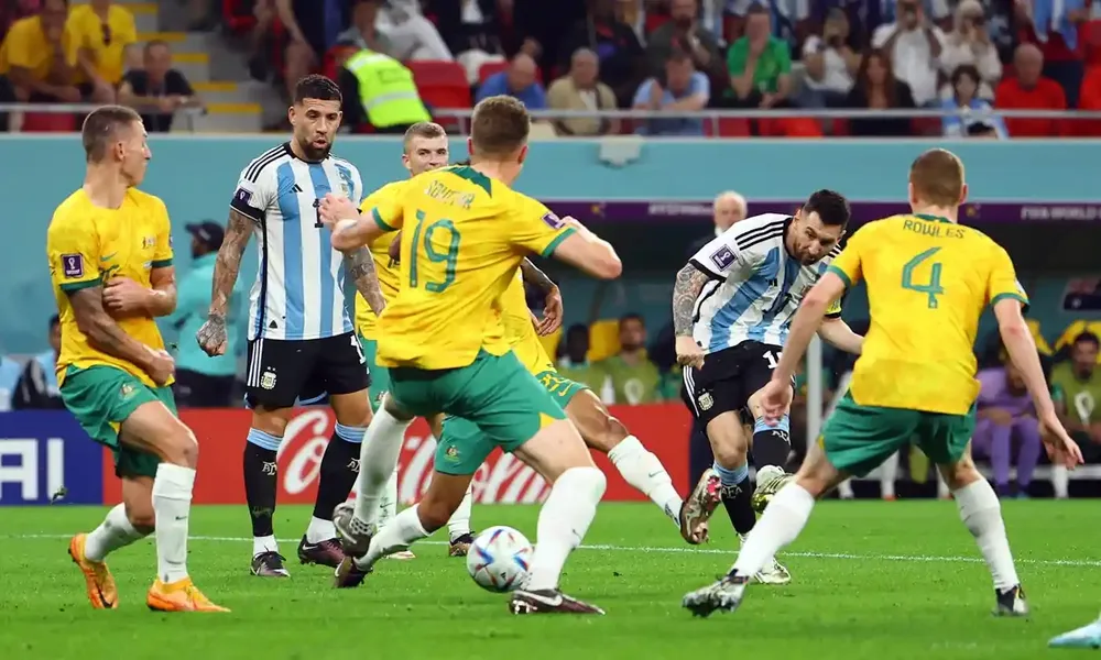 Argentina – Australia 2-1: Messi ghi bàn thứ 789 trong trận đấu thứ 1.000 của mình, đưa Argentina vào tứ kết ảnh 1