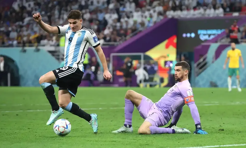 Argentina – Australia 2-1: Messi ghi bàn thứ 789 trong trận đấu thứ 1.000 của mình, đưa Argentina vào tứ kết ảnh 2