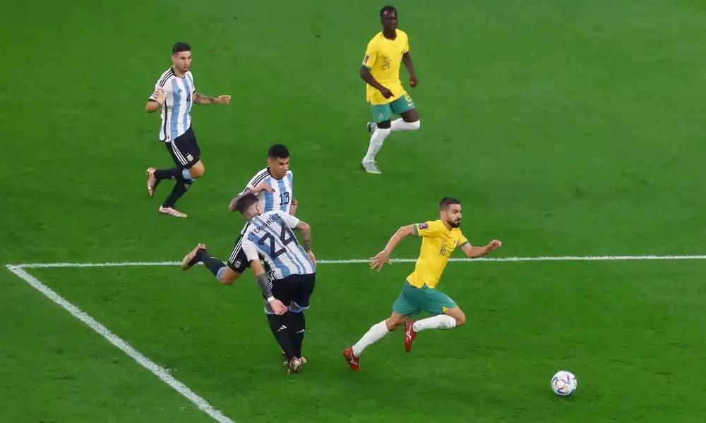 Argentina – Australia 2-1: Messi ghi bàn thứ 789 trong trận đấu thứ 1.000 của mình, đưa Argentina vào tứ kết ảnh 3
