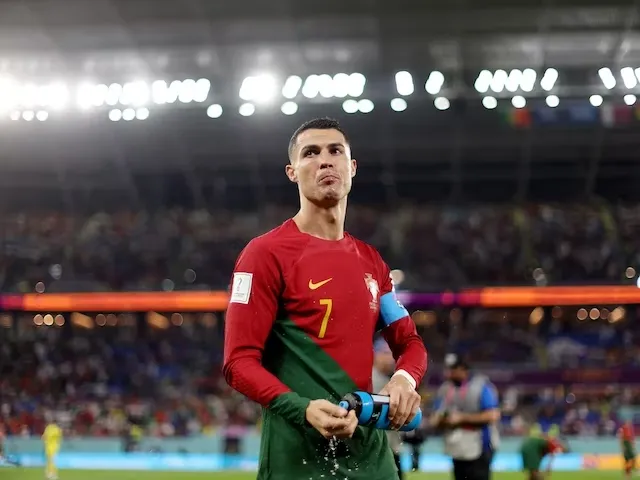 Ronaldo không sunjg sức như sự kỳ vọng của Bồ Đào Nha