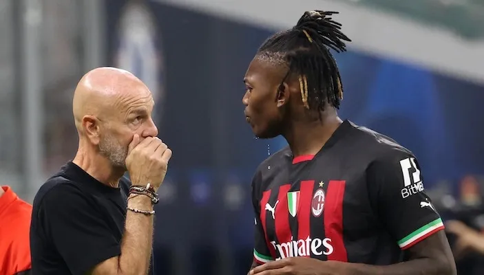 HLV Stefano Pioli và tiền đạo Rafael Leao