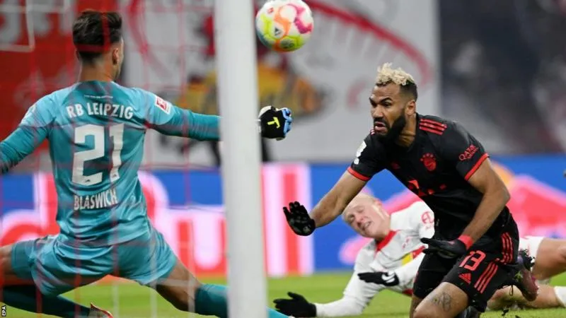 Choupo-Moting mở trỳ số nhưng Bayern Munich chỉ giành được 1 điểm