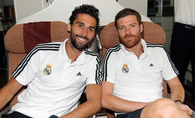 Alvaro Arbeloa (trái) và Xabi Alonso là 'người nhà' Alvaro Arbeloa (trái) và Xabi Alonso là 'người nhà'