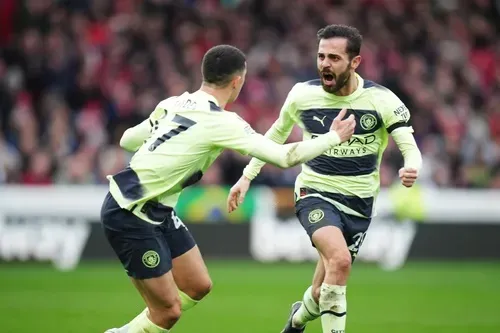 Bernardo Silva (phải) ăn mừng bàn thắng mở tỷ số