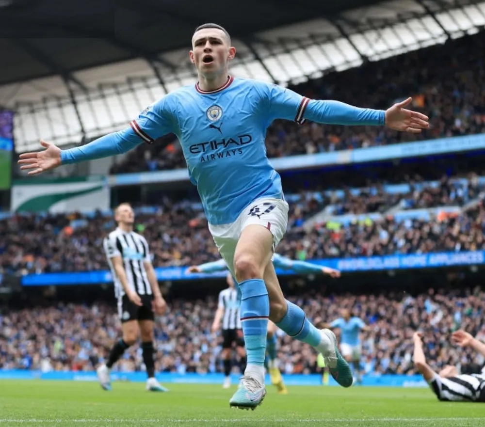 Phil Foden mừng bàn thắng ngẫu hứng Phil Foden mừng bàn thắng ngẫu hứng