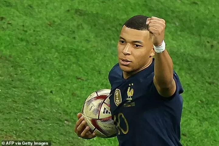 Kylian Mbappe trở thành tân thủ quân tuyển Pháp
