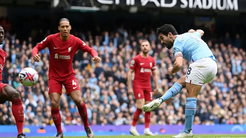 Ilkay Gundogan sửa bóng trong khu cấm, nới rộng cách biệt lên 3-1