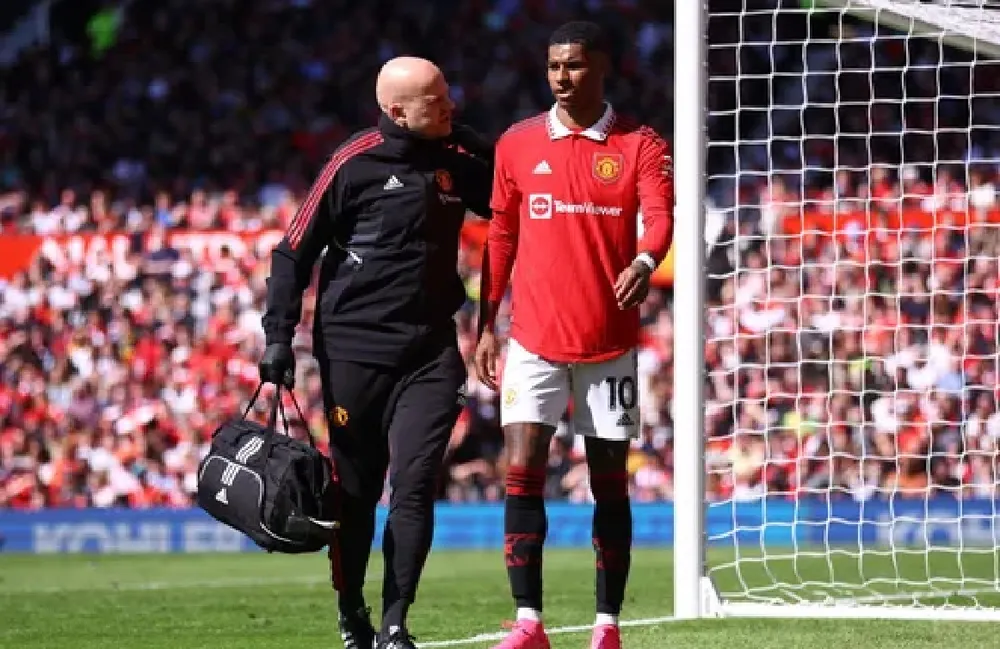 Man United lo lắng khi Marcus Rashford tập tễnh rời sân vì chấn thương