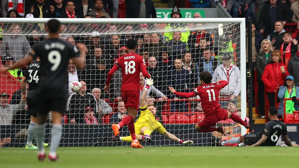 Mo Salah ghi bàn cận thành