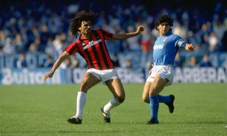 Ruud Gullit (AC Milan) và Diego Maradona (Napoli)
