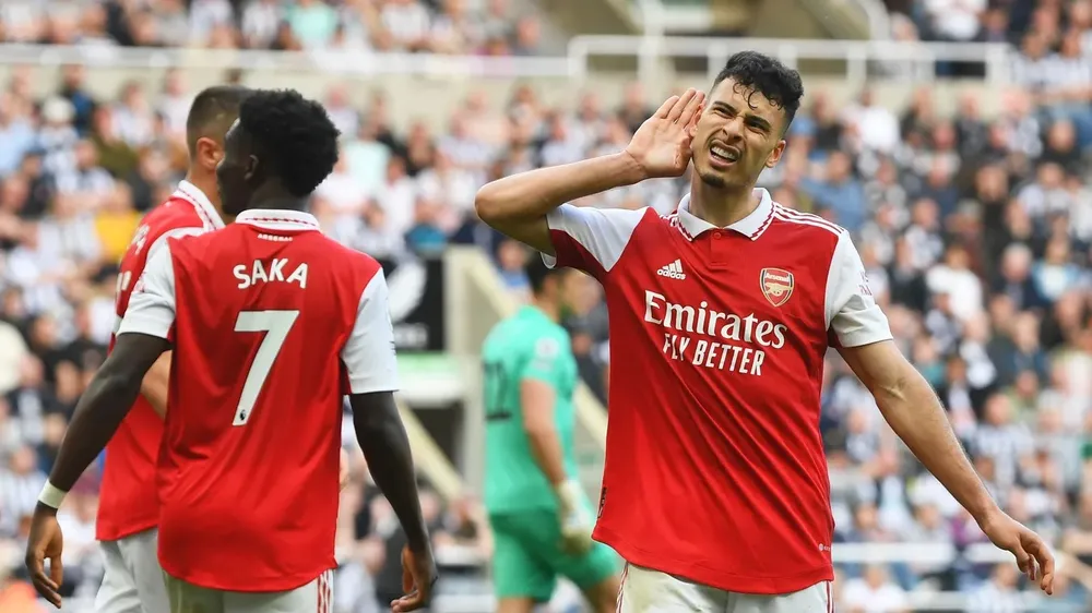 Gabriel Martinelli ăn mừng bàn thắng