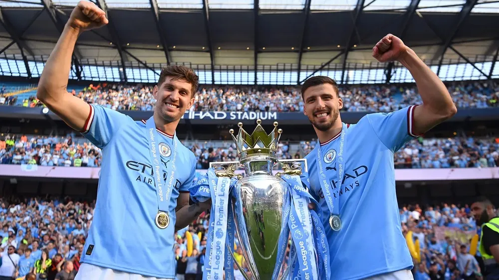 John Stones và Ruben Dias