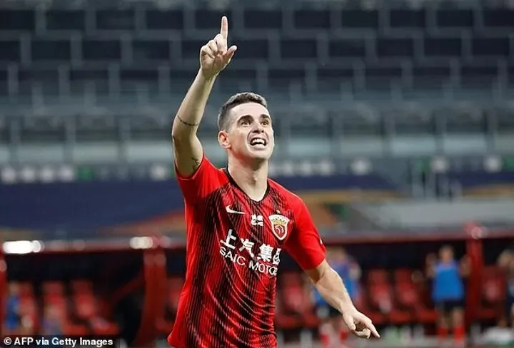 Oscar trong màu áo Shanghai Port FC