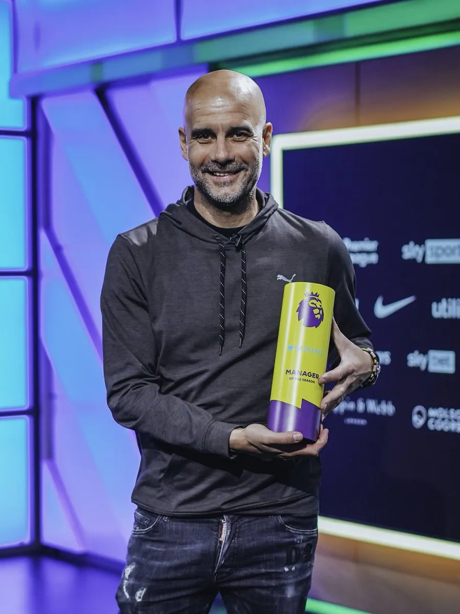 Pep Guardiola nhận giải thưởng HLV xuất sắc nhất mùa giải