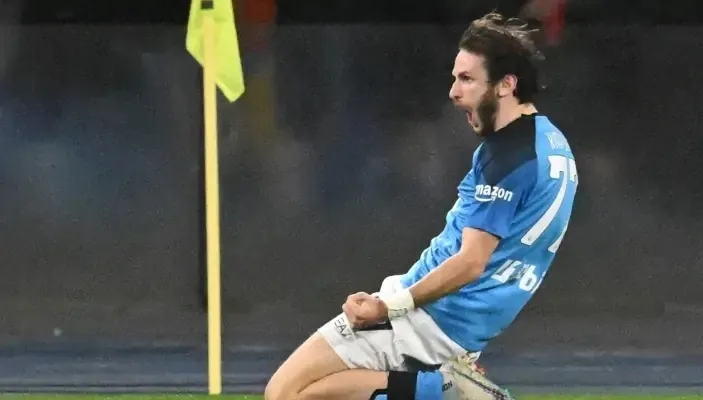 Khvicha Kvaratskhelia của Napoli đã vươn tầm thành ngôi sao Serie A