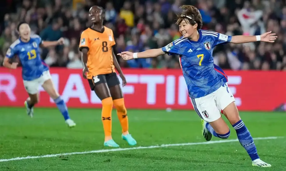 Hinata Miyazawa nâng tỷ số lên 3-0