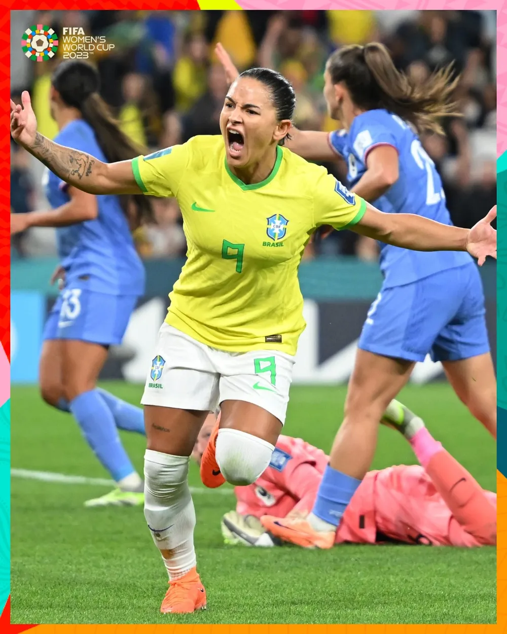 Debinha gỡ hòa cho Brazil ở phút 58