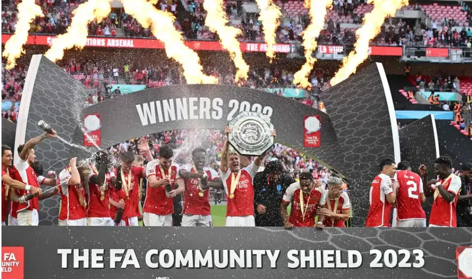 Thoát hiểm trong phút bù giờ, Arsenal nẫng Siêu cúp trên tay Man City sau loạt sút luân lưu