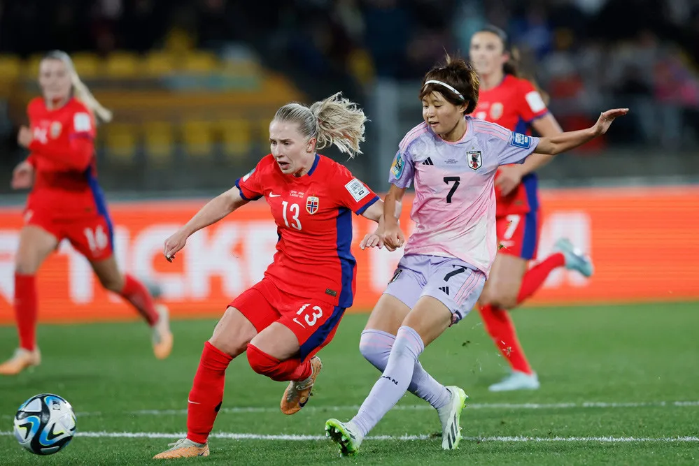 Miyazawa tung lưới Na Uy ở vòng knock-out