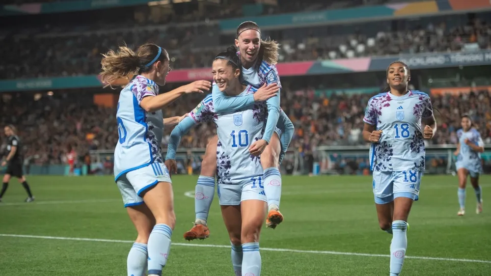 Tiền đạo lão luyện Hermoso cũng cảm thấy rùng mình trước trận bán kết