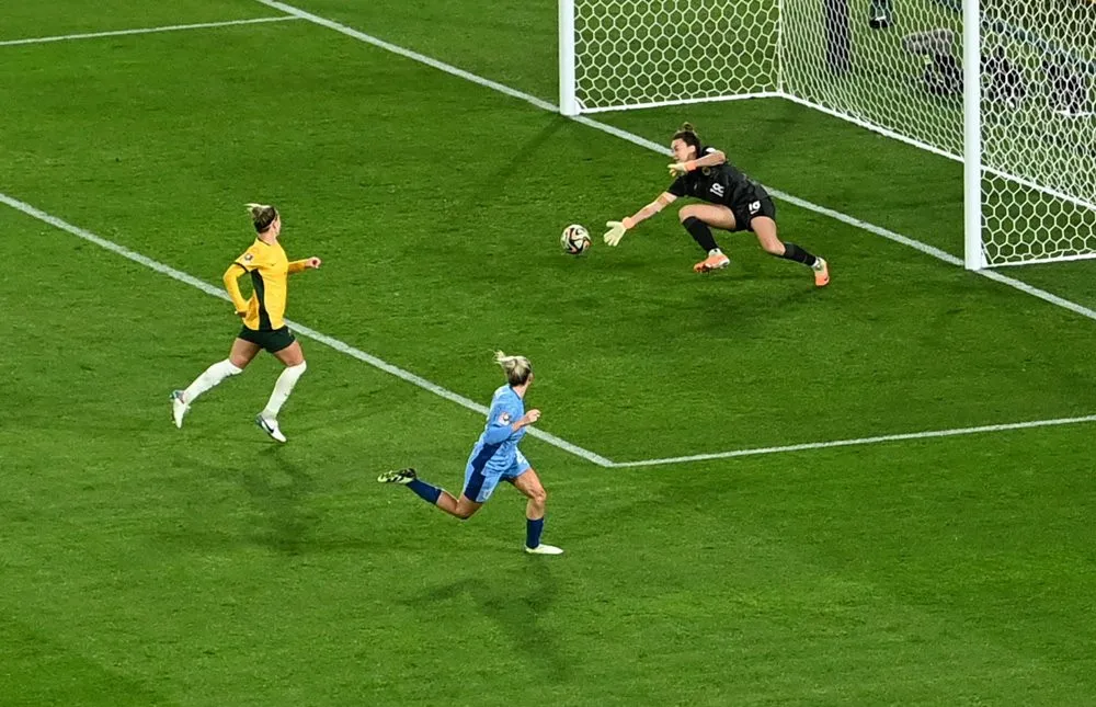 Russo ấn định tỷ số 3-1