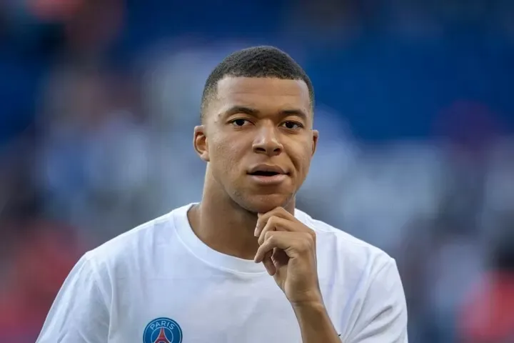 Kylian Mbappe 'tạm trú' ở Paris