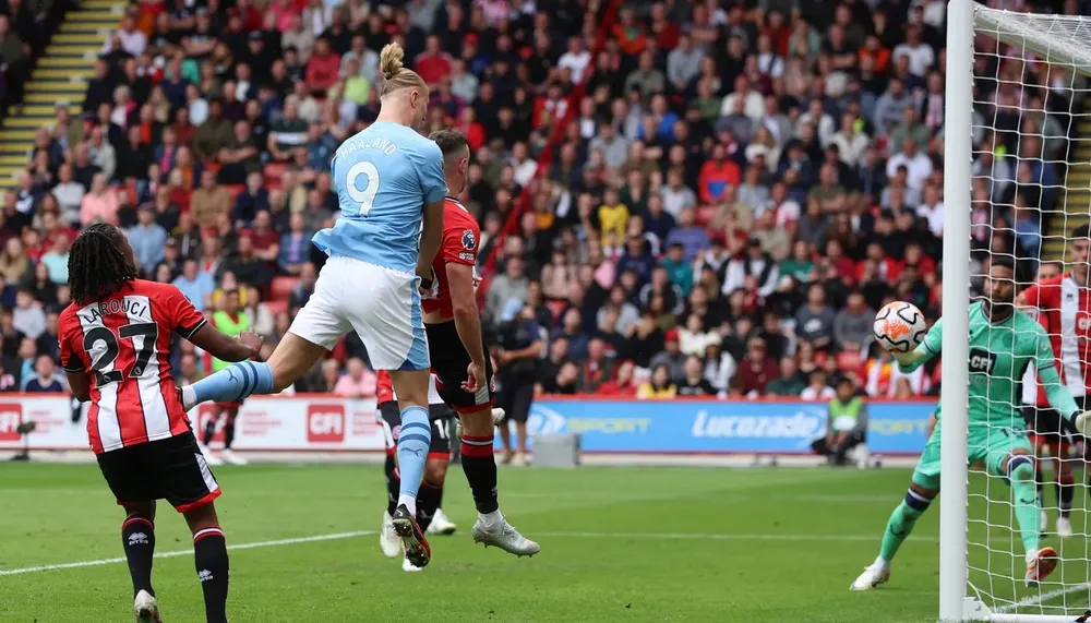 Erling Haaland đánh đầu mở tỷ số