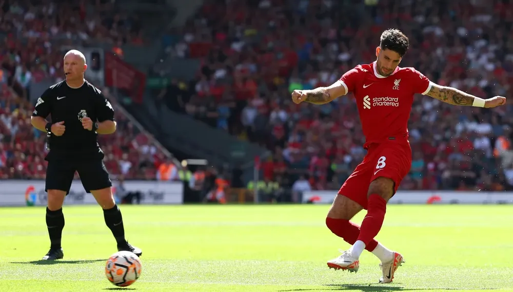 Dominik Szoboszlai tung cú sút căng như kẻ chỉ