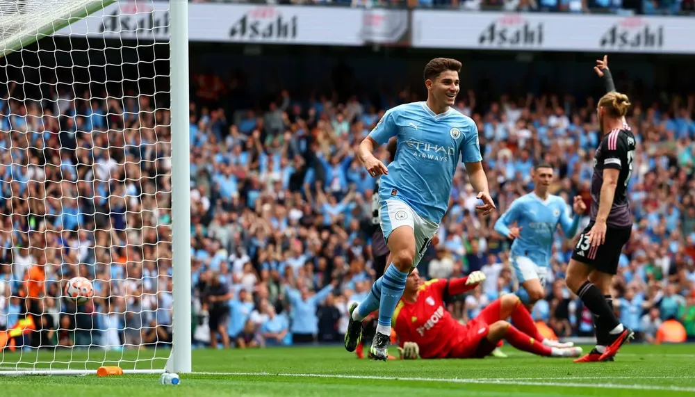 Julian Alvarez mở tỷ số cho Man City