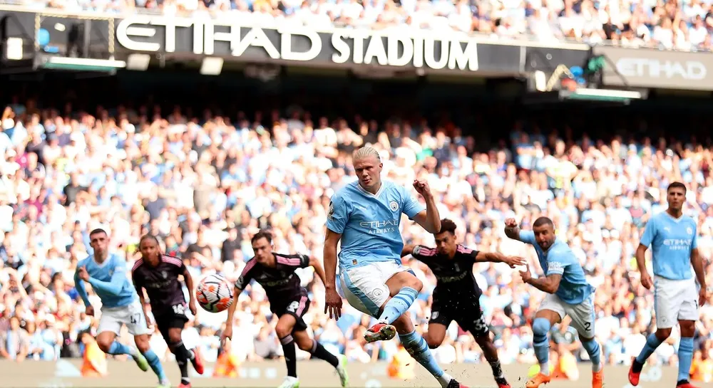 Erling Haaland sút thắng quả phạt đền đưa tỷ số lên 4-1