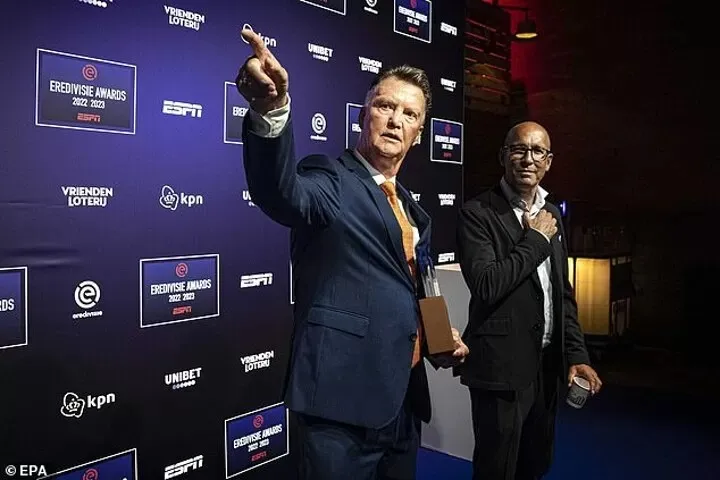 Louis van Gaal tuyên bố trong buổi lễ vinh danh mình