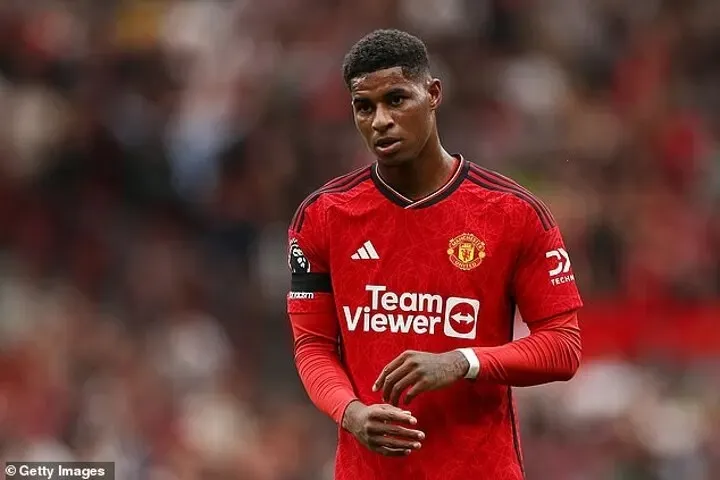 Derren Bent tin rằng Marcus Rashford chơi thiếu ổn định, kém xa Bukayo Saka