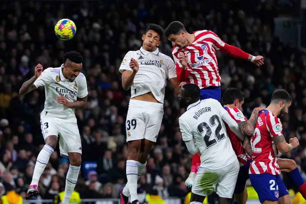 Real Madrid có thể mất ngôi đầu bảng nếu không thắng được Atletico Madrid