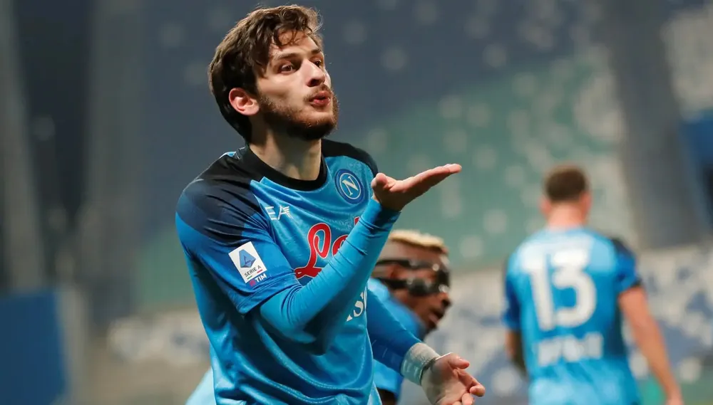  Khvicha Kvaratskhelia không gây ấn tượng trong 4 trận đầu mùa